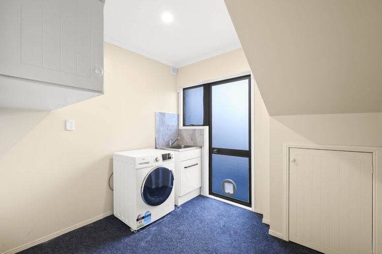 Photo of property in 2/20 Beach Road, Mellons Bay, Auckland, 2014