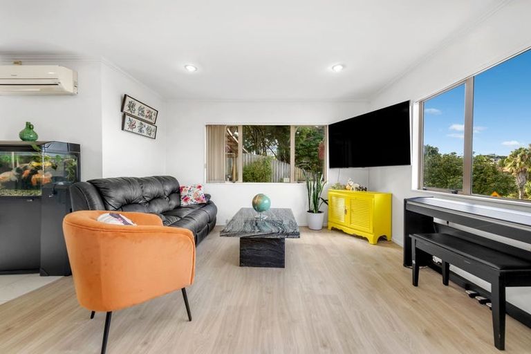 Photo of property in 3 Fairchild Avenue, Goodwood Heights, Auckland, 2105