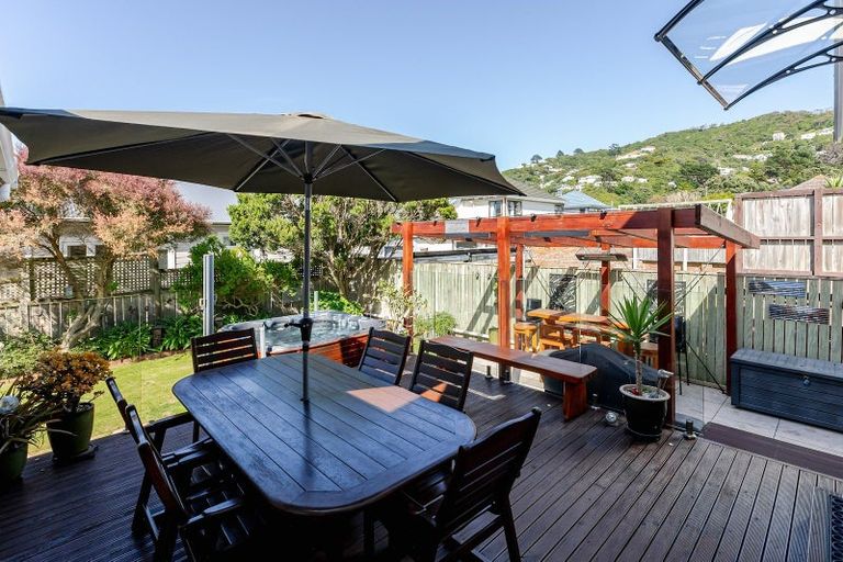 Photo of property in 9 Wha Street, Lyall Bay, Wellington, 6022