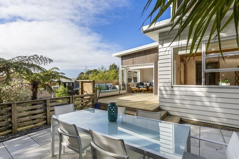 Photo of property in 91f Wade River Road, Stanmore Bay, Whangaparaoa, 0932