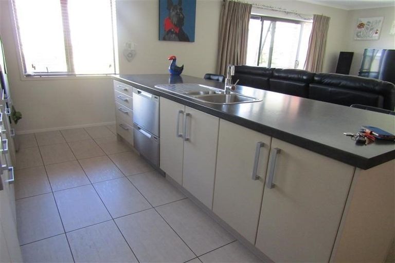 Photo of property in 4 Diamond Grove, Brown Owl, Upper Hutt, 5018