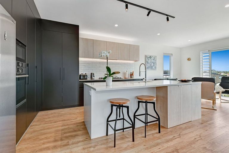 Photo of property in 17 Resolution Drive, Gulf Harbour, Whangaparaoa, 0930