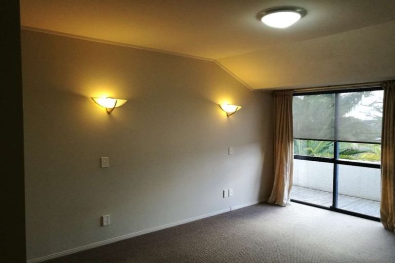 Photo of property in 1/123 Wiseley Road, West Harbour, Auckland, 0618