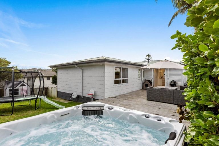 Photo of property in 2/28 Bay Street, Red Beach, 0932