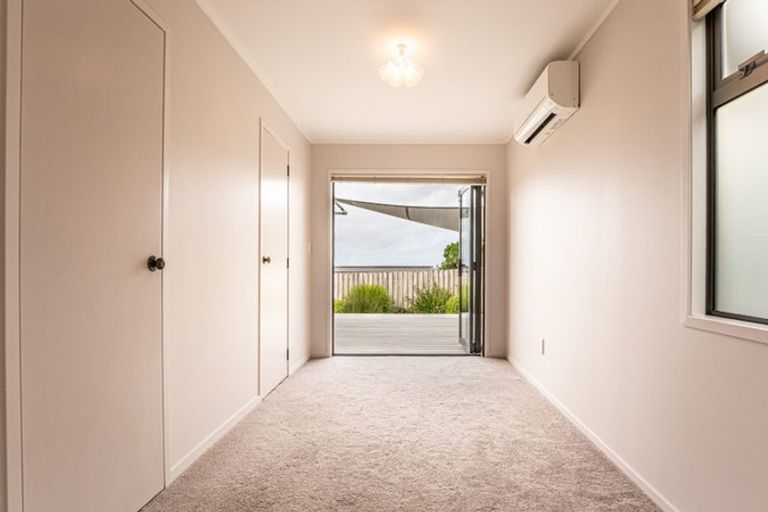Photo of property in 1/272 Whangaparaoa Road, Red Beach, 0932