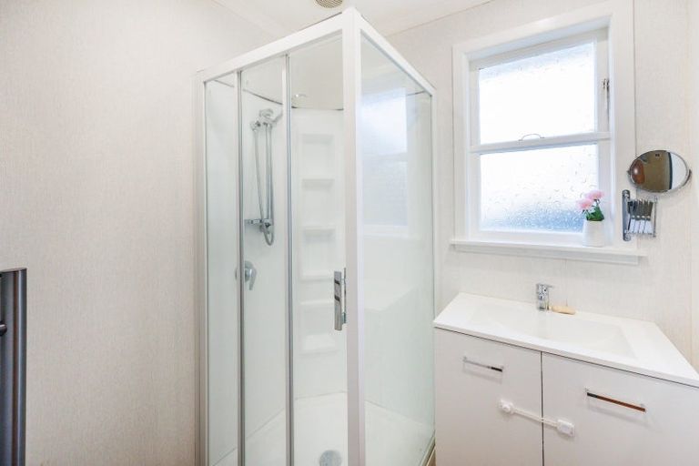 Photo of property in 2 Oban Place, Awapuni, Palmerston North, 4412