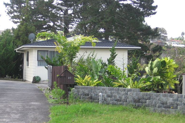 Photo of property in 37 Pipitea Place, Massey, Auckland, 0614