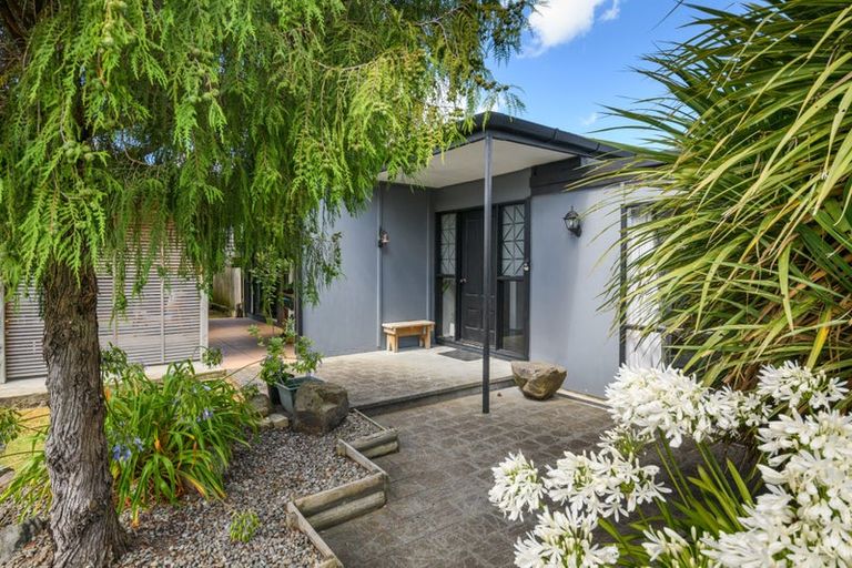 Photo of property in 6 Pukatea Place, Milson, Palmerston North, 4414