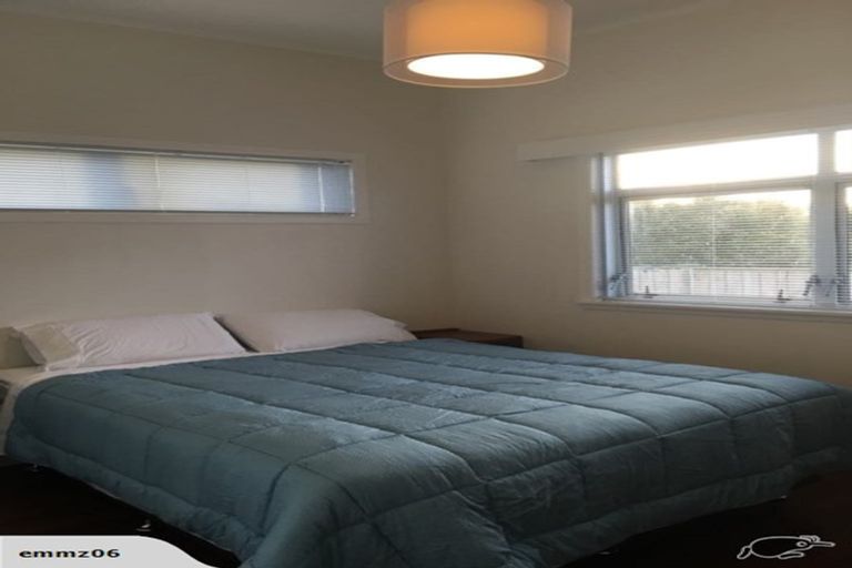 Photo of property in 63a Kiwi Esplanade, Mangere Bridge, Auckland, 2022