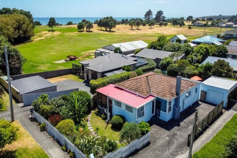 Photo of property in 17 Record Street, Fitzroy, New Plymouth, 4312