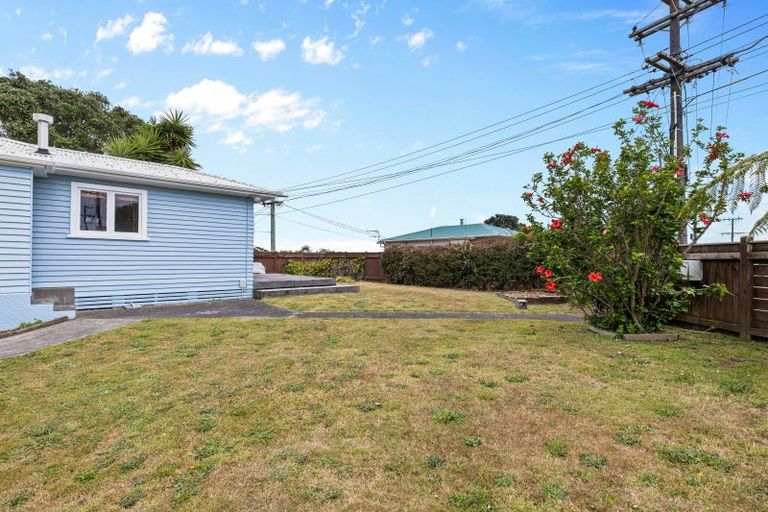Photo of property in 13 York Crescent, Westown, New Plymouth, 4310