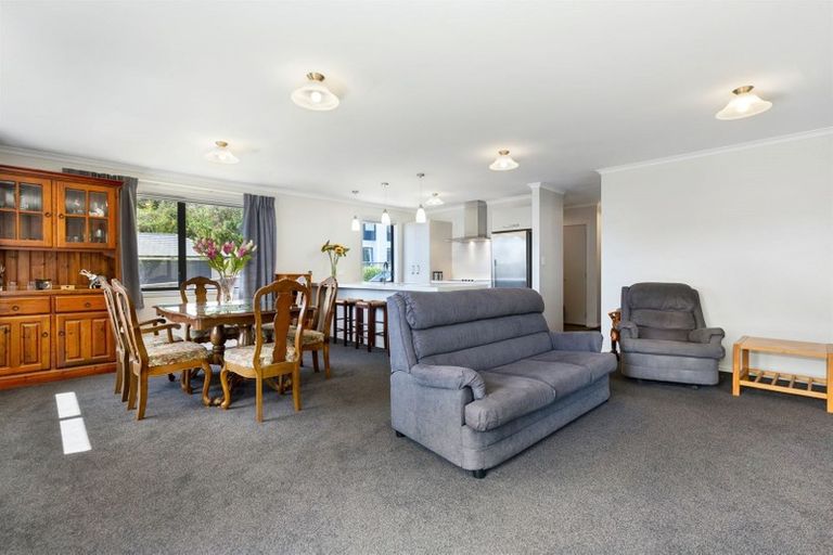 Photo of property in 8 Hull Place, Whitby, Porirua, 5024