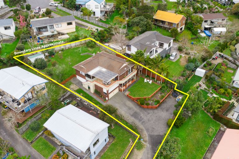 Photo of property in 70 Pemberton Avenue, Bayview, Auckland, 0629