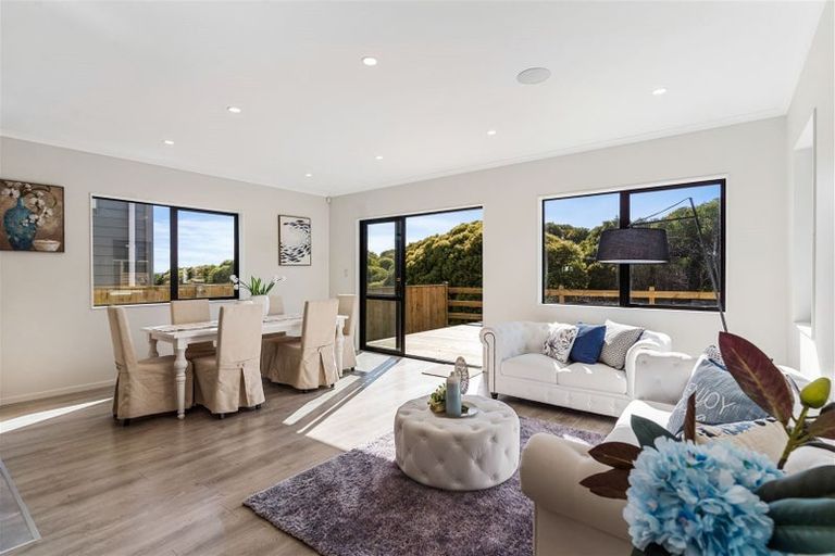 Photo of property in 1 Pae Lane, Flat Bush, Auckland, 2019