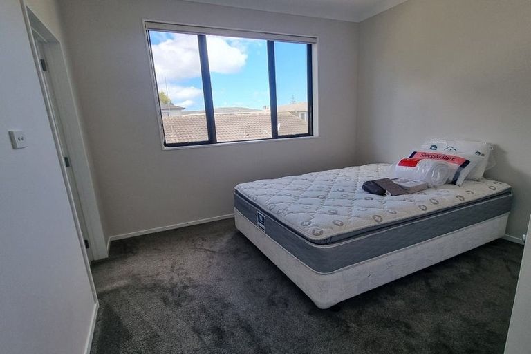 Photo of property in 320c Royal Road, Massey, Auckland, 0614