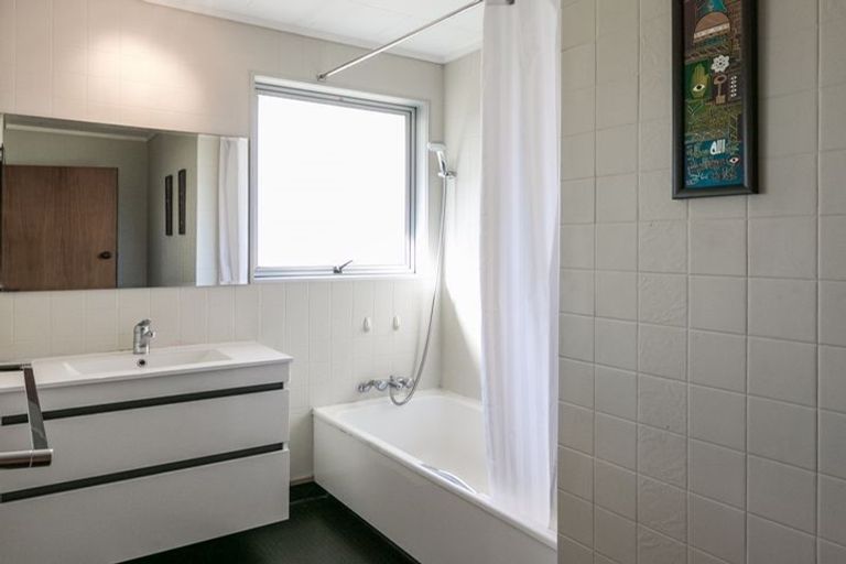 Photo of property in 63 Oak Road, Poraiti, Napier, 4112