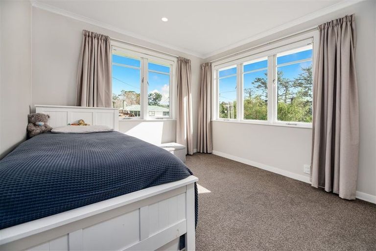 Photo of property in 7 Beazley Place, Glendene, Auckland, 0602