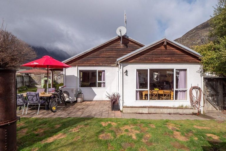 Photo of property in 35-35a Remarkables Crescent, Frankton, Queenstown, 9300