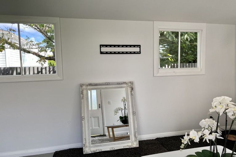 Photo of property in 2 Brassey Street, Waverley, 4510