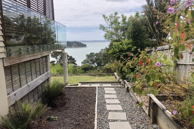 Photo of property in 32 Arama Avenue, Titirangi, Auckland, 0604