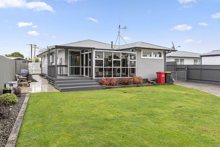 Photo of property in 41 Karaka Crescent, Levin, 5510