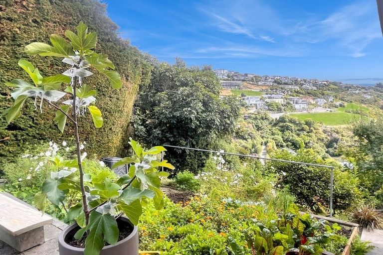 Photo of property in 64 Moncks Spur Road, Redcliffs, Christchurch, 8081