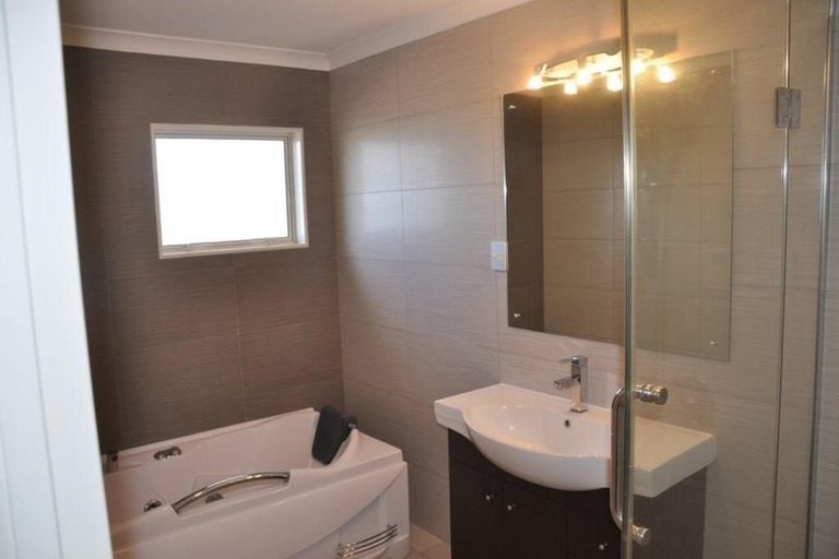 Photo of property in 12 Tekapo Rise, Fairview Heights, Auckland, 0632