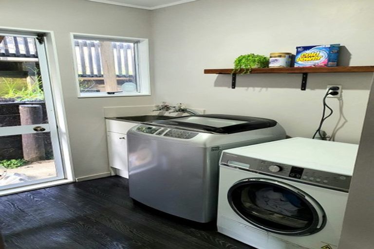 Photo of property in 1/59 Topliss Drive, Northcross, Auckland, 0632