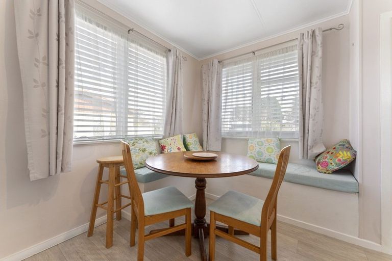 Photo of property in 19 Charwell Place, Highbury, Palmerston North, 4412