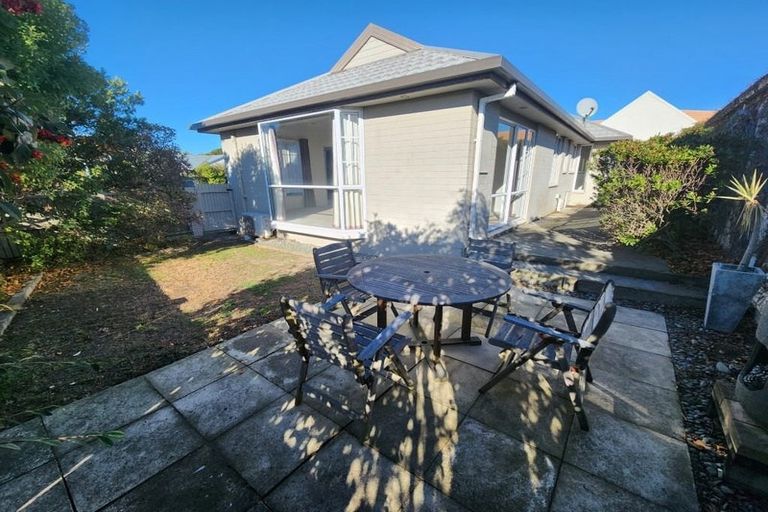 Photo of property in 2/7 Orlando Crescent, Waimairi Beach, Christchurch, 8083