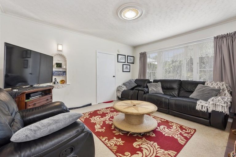 Photo of property in 13 Heretaunga Square, Silverstream, Upper Hutt, 5019