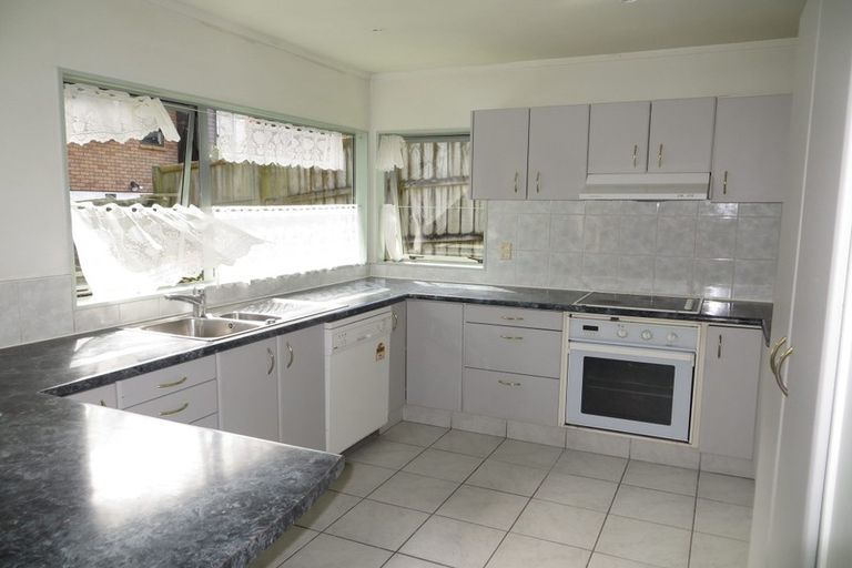 Photo of property in 1/11 Rakaia Rise, Clover Park, Auckland, 2019