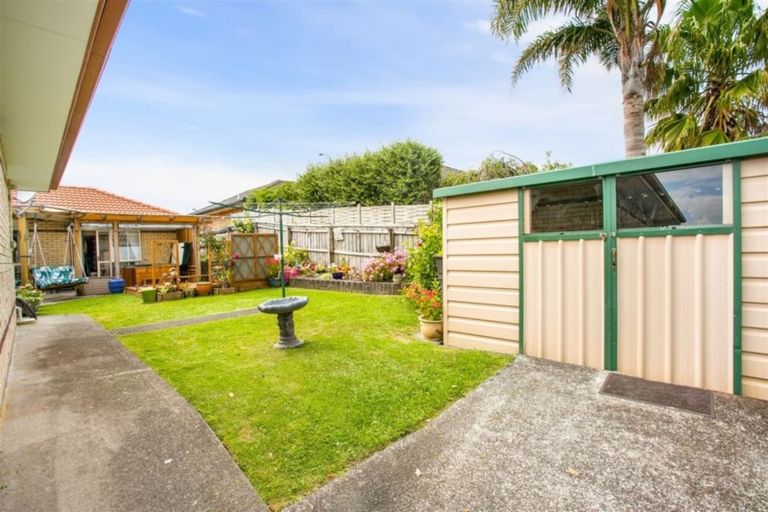 Photo of property in 2 Gendo Avenue, Henderson, Auckland, 0612