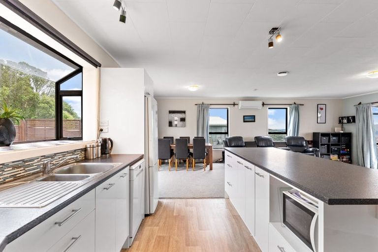 Photo of property in 11 Sunhaven Drive, Newlands, Wellington, 6037