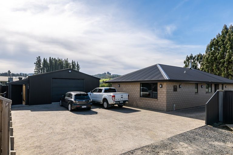 Photo of property in 71 Grandvista Drive, Green Island, Dunedin, 9018