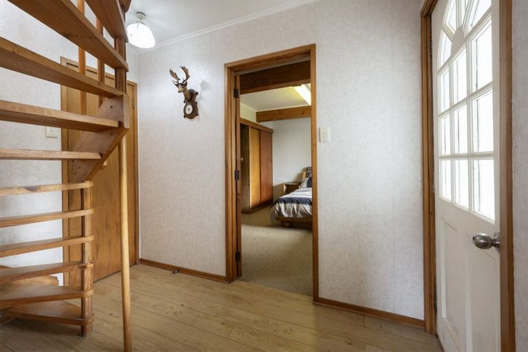 Photo of property in 10 Stallard Place, Glen Eden, Auckland, 0602
