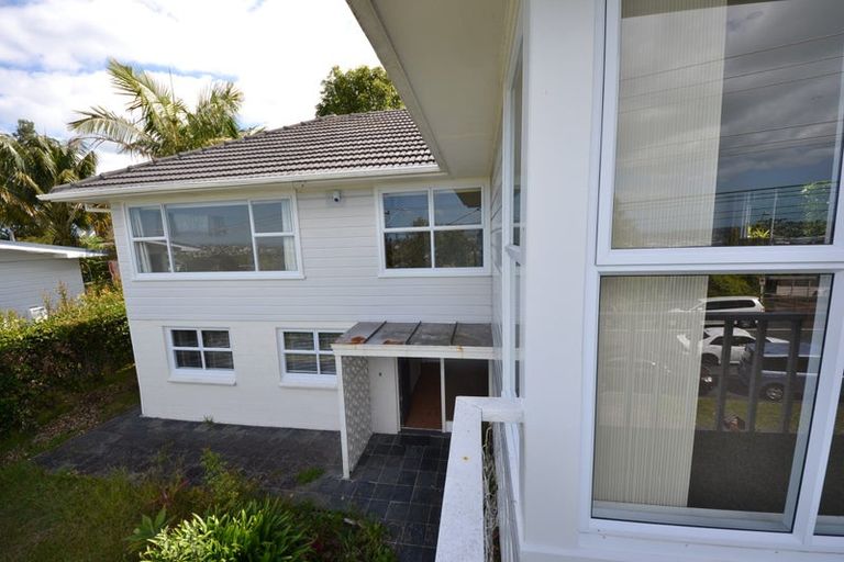 Photo of property in 27 Chivalry Road, Glenfield, Auckland, 0629