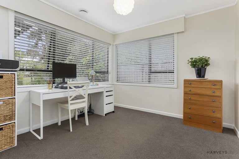 Photo of property in 12 Deane Avenue, Titirangi, Auckland, 0604