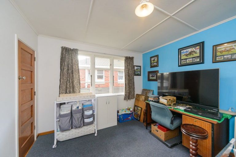 Photo of property in 33 Andrew Avenue, Roslyn, Palmerston North, 4414