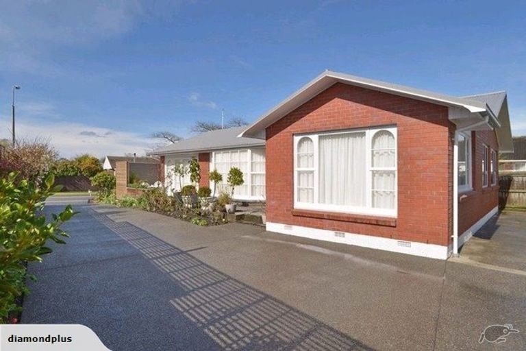 Photo of property in 51 Grahams Road, Ilam, Christchurch, 8041