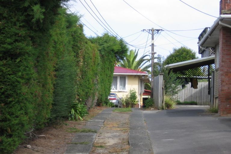 Photo of property in 27 Fairclough Road, Beach Haven, Auckland, 0626