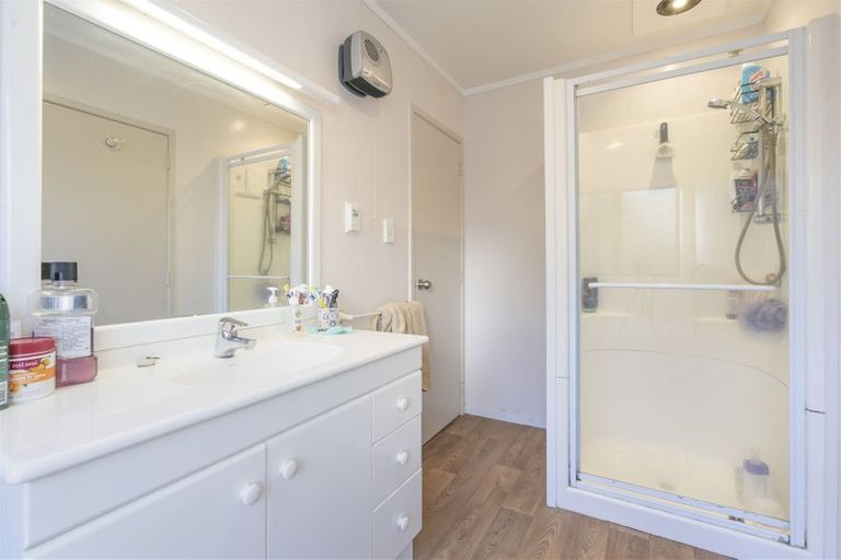 Photo of property in 457 Don Buck Road, Massey, Auckland, 0614