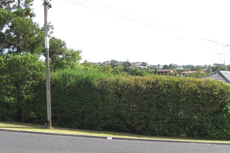 Photo of property in 2/22 Penning Road, Castor Bay, Auckland, 0620