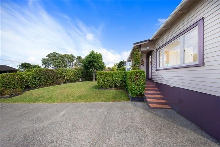 Photo of property in 1/8 Orchard Road, Waiake, Auckland, 0630