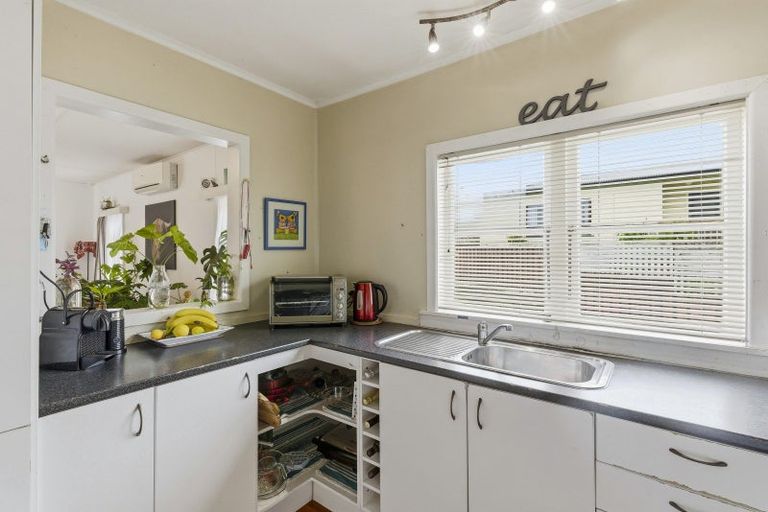 Photo of property in 13 Rua Road, Paraparaumu Beach, Paraparaumu, 5032