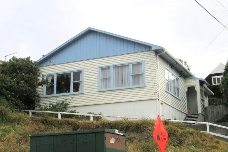 Photo of property in 2 Waikato Street, Island Bay, Wellington, 6023