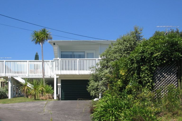 Photo of property in 1/489 Beach Road, Murrays Bay, Auckland, 0630
