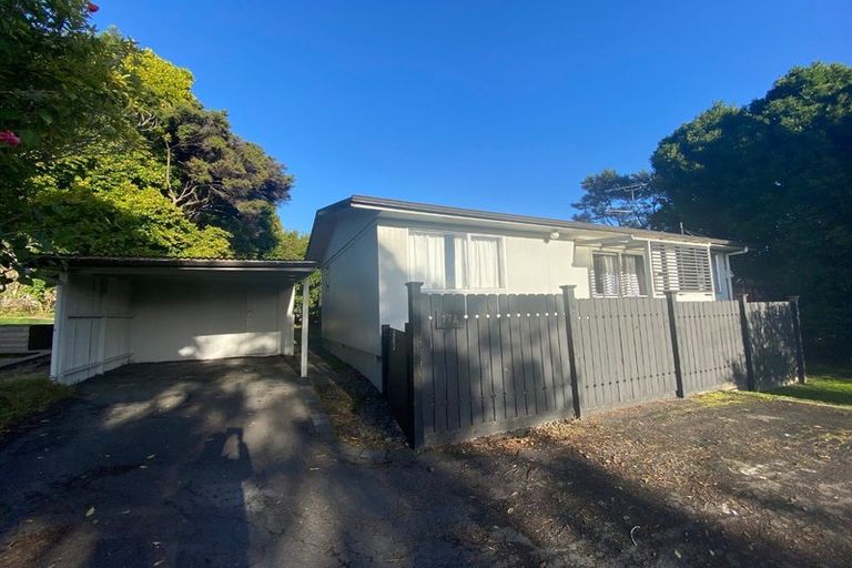 Photo of property in 17 Tauhinu Road, Greenhithe, Auckland, 0632
