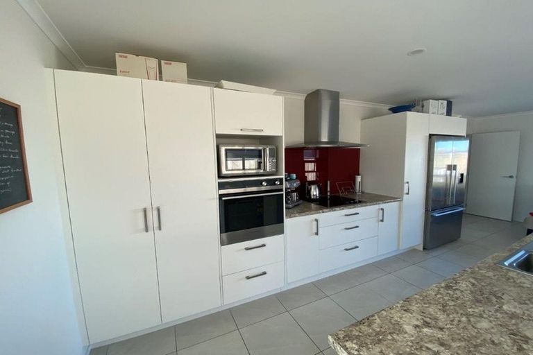 Photo of property in 28 Sabre Street, Papamoa Beach, Papamoa, 3118