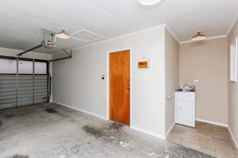 Photo of property in 19 Paynters Avenue, Strandon, New Plymouth, 4312